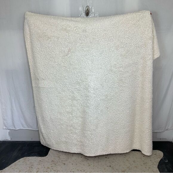 Urban Outfitters OU Home White Throw Soft Sherpa Fleece Blanket 65" x 70" - Picture 3 of 10